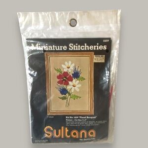 NWT Vintage Sultana Miniature Stitcheries #1239 Floral Bouquet Crewel Kit 5x7”